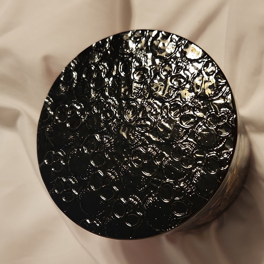 BNWT Bath and Body Works Vampire Blood candle - Picture 2 of 4